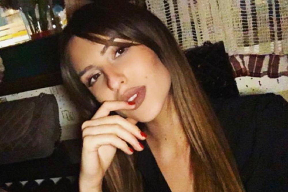 Auu! Grozno! Sad je boginja, ali teško da bi se iko naložio na Anastasiju pre operacije! (FOTO)