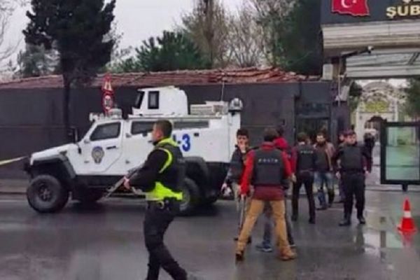 Žene teroristi napale policijsku stanicu u Istanbulu, policija ih likvidirala (FOTO) (VIDEO)