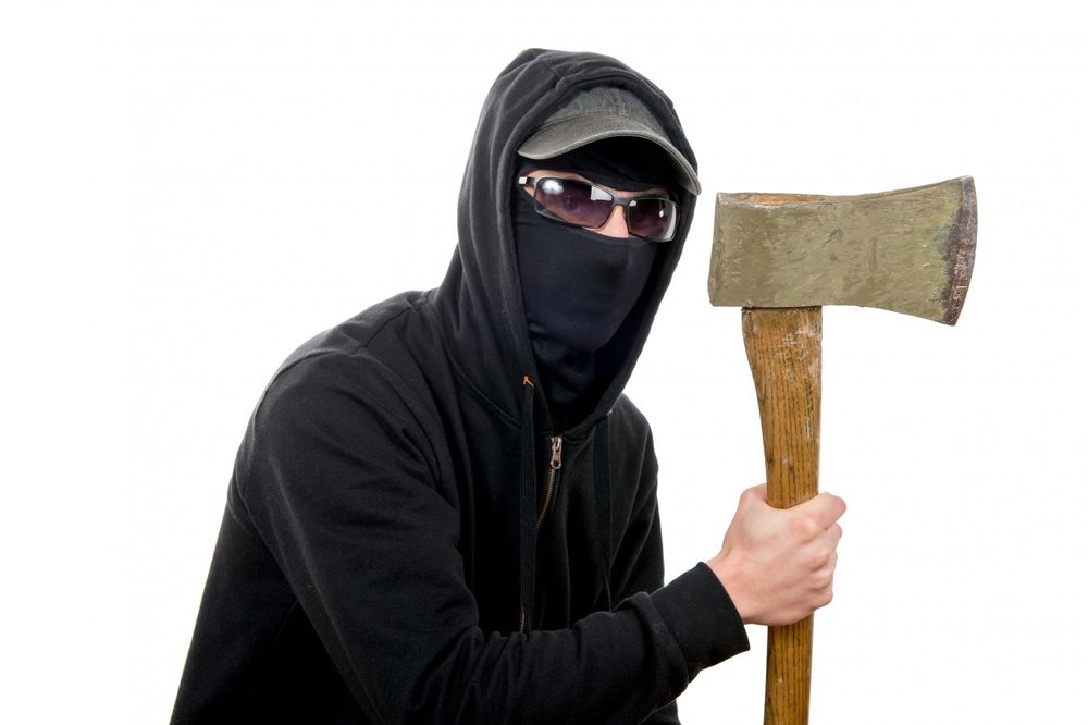 Vitlao sekirom u autobusu u Zemunu i vikao Alahu akbar!