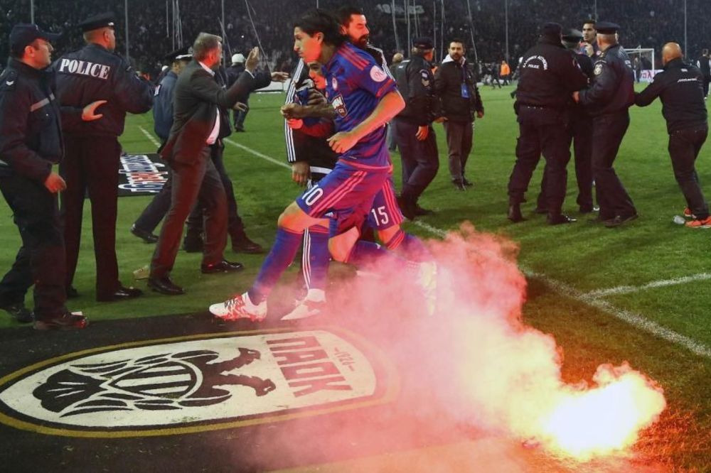 Kup Grčke otkazan zbog divljanja navijača: Takmičenje se završilo u polufinalu! (VIDEO)