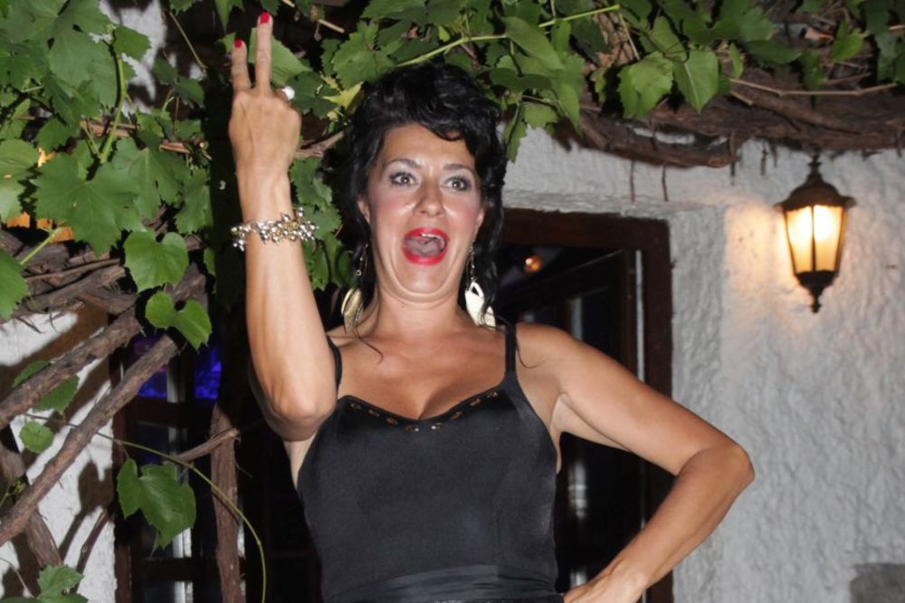 Farmeri totalno izgubili kontrolu! Saška Karan pokušala da udavi Cecu i raskrvarila joj nos! (VIDEO)