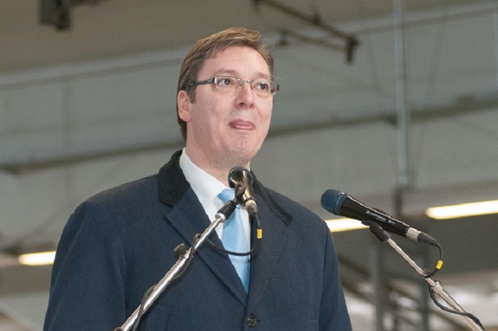 Vučiću, šta će ti reći žena? Premijeru je sutra rođendan, a ova cica mu je čestitala dan ranije! (FOTO)