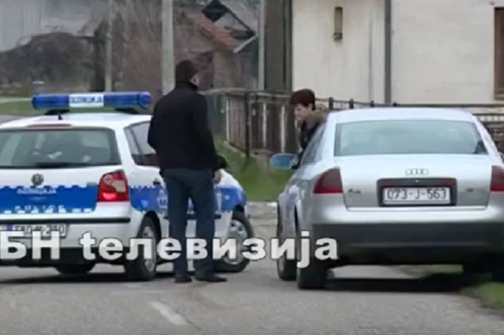 Ovo je stvarno horor! Devojčića (15) pucala sebi u glavu! (VIDEO)