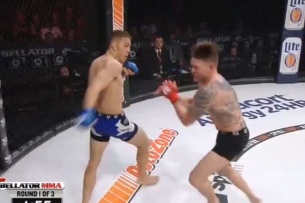 Može li impresivnije: Na debiju nokautirao protivnika rukom iz okreta posle 65 sekundi! (VIDEO)