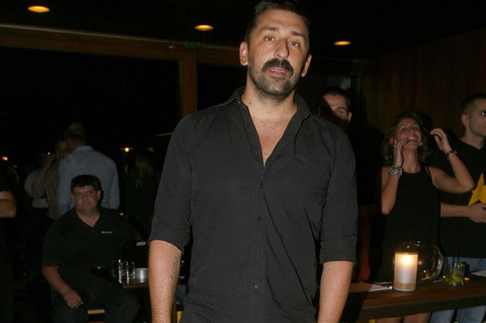 Amidža podelio fotku sa maturske večeri: Da je modna policija postojala tad, pucala bi biz upozorenja! (FOTO)