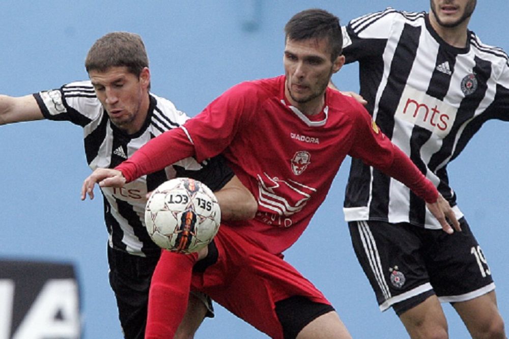 Briljantan het-trik Nenada Marinkovića za Voždovac ostao u senci povrede Milorada Mažića!