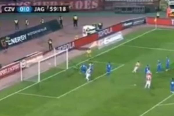 Kada Ibanjez izvodli slobodan udarac, to je 99 posto pogodak! (VIDEO)