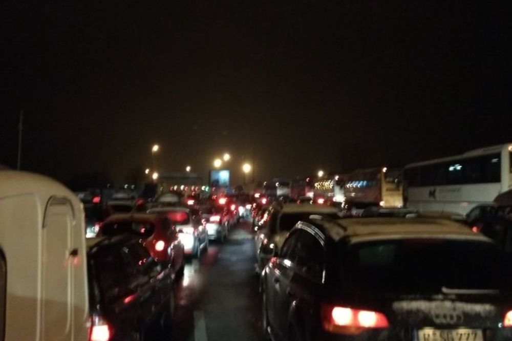 Batrovci ponovo u funkciji: Posle dvosatnog zastoja kilometarske kolone se smanjuju