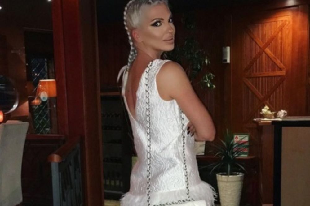 Izvini Ceco, ali ti ovo nećeš nikad imati! Evo kako je JK opet nadmašila večitu rivalku i stala u red sa Lepom Brenom!