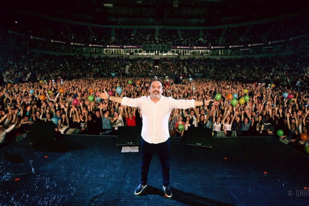 Blago onom ko ga ima! Toni Cetinski opet raznežio sve dame u Areni! (FOTO)