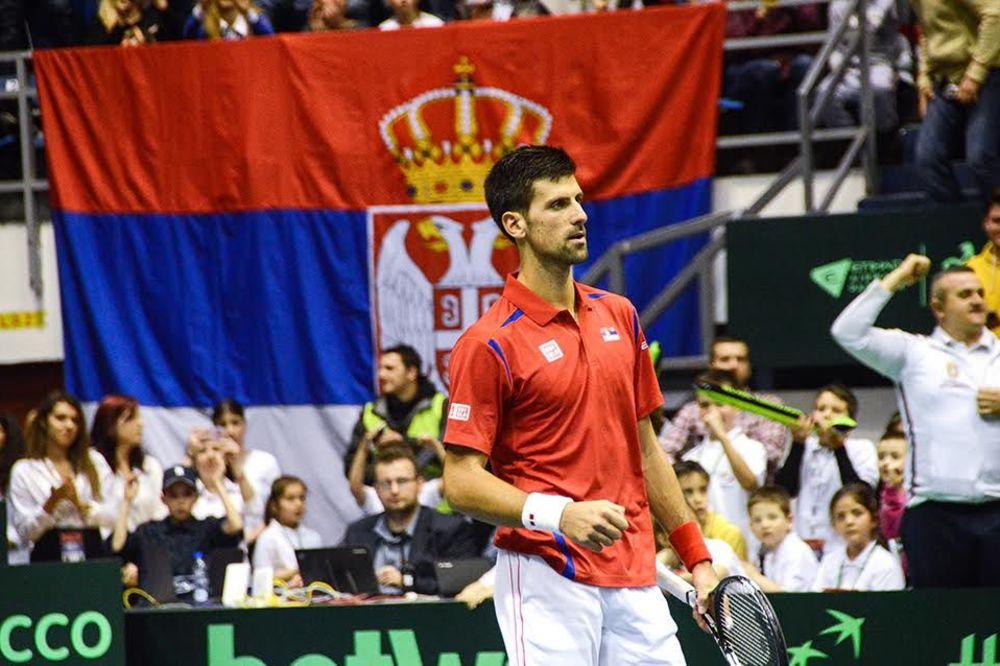 Trubači sviraju Kosovske božure u znak podrške Đokoviću, svi na tribinama pevaju! (VIDEO)
