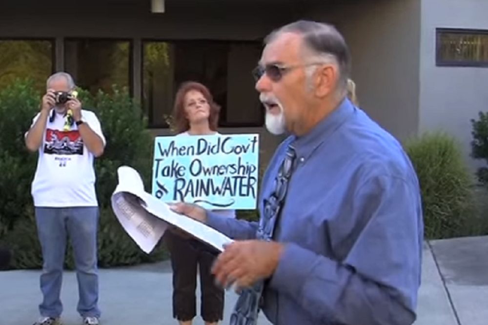 Da li je moguće? Čovek uhapšen zato što je prikupljao kišnicu na svom posedu?!