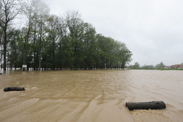 Poplave u Srbiji: Žandarmerija u Preljini, vanredno u Lučanima i Arilju! (VIDEO)