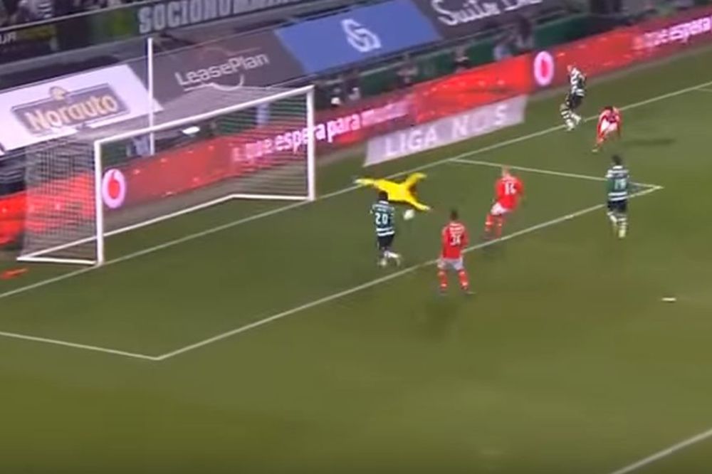 Imate pravo da jednom da pogađate šta je uradio u ovoj akciji igrač sa brojem 20? (VIDEO)