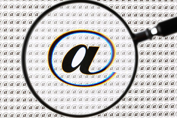 Bed@k: Umro otac elektronske pošte i tzv. majmunčeta (GIF)