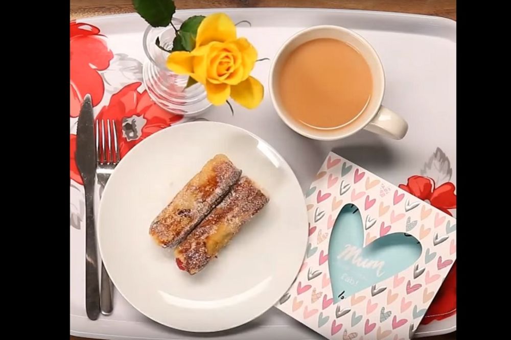 Idealan doručak u krevetu: Slasne prženice s voćem (RECEPT) (VIDEO)