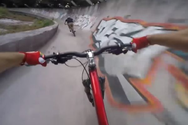 Nekada olimpijska staza za bob, danas je raj ekstremnih bajkera! (VIDEO)