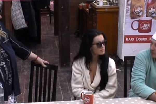 Gađala ga flašom: Zorica Marković nasrnula na Mikija Mećavu! (VIDEO)