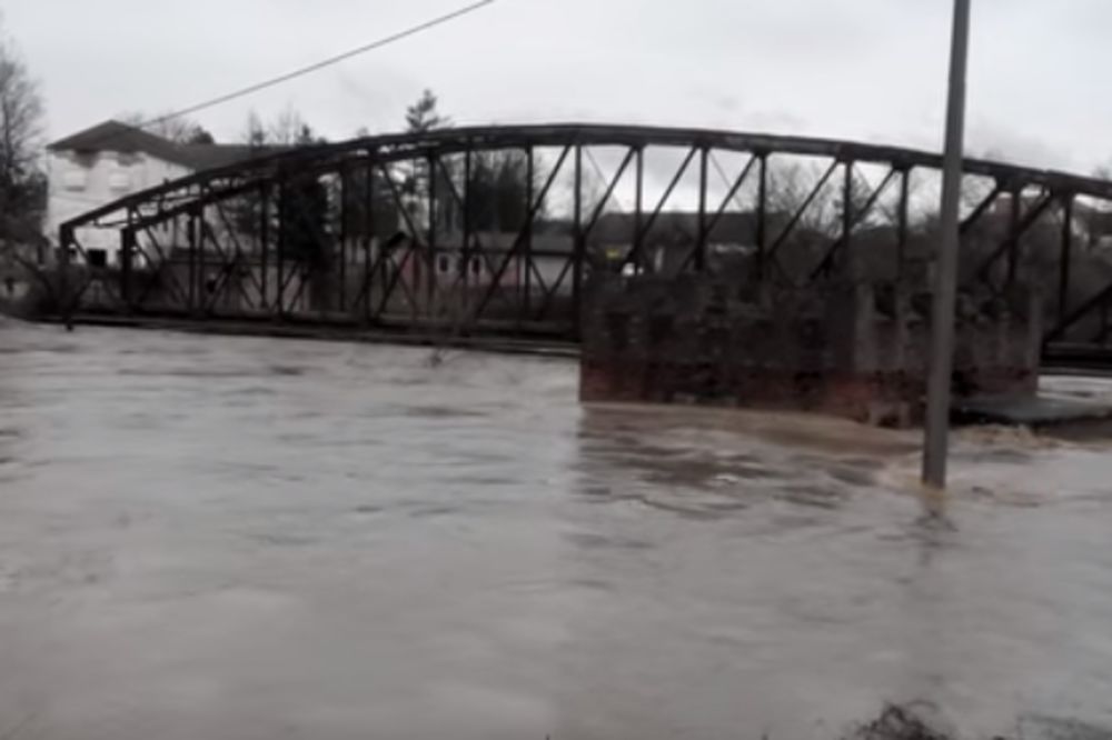 Majka u panici: Sinovi su mi otišli sinoć da pomažu u poplavama i nestali!