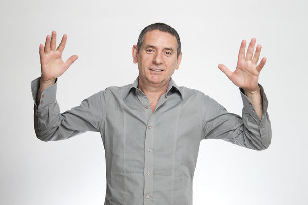 Frka u najavi! Lepi Mića stiže na Farmu! (FOTO)