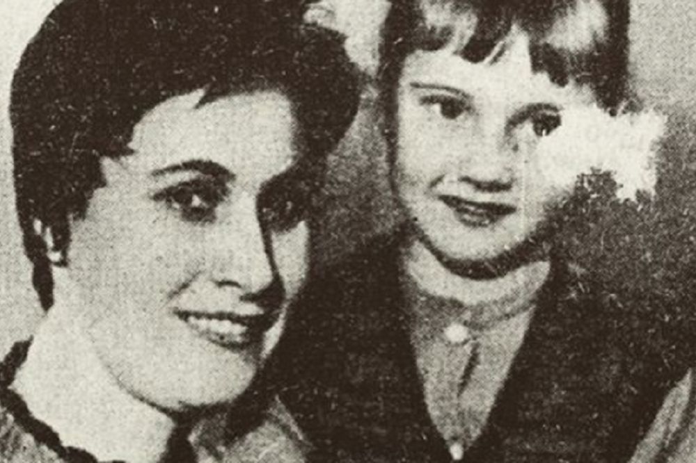 Probajte da pogodite ko je u pitanju! Nekada ljupka devojčica, danas najveća zvezda u Srbiji! (FOTO)