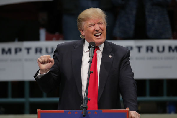 Tramp obećao: Jačaću hrišćanstvo kao američki predsednik! (FOTO)