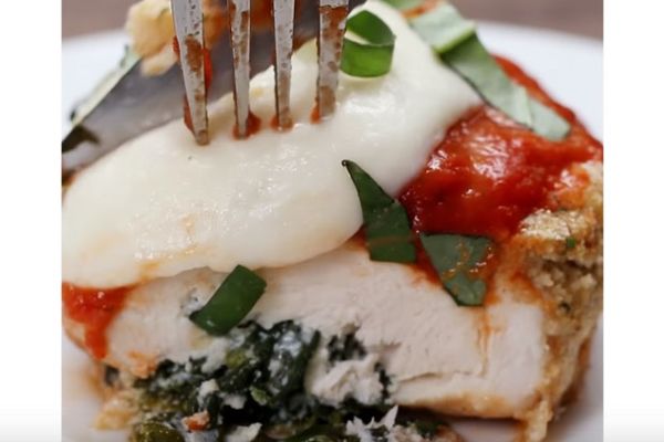 Prste da poližeš: Spremite piletinu s 3 sira očas posla (RECEPT) (VIDEO)