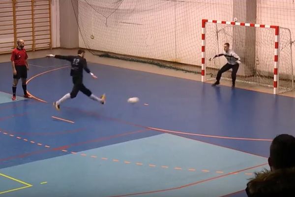 I Bosanci imaju svog Rikardinja, ali je on golman i izveo je penal kakav nije viđen! (VIDEO)