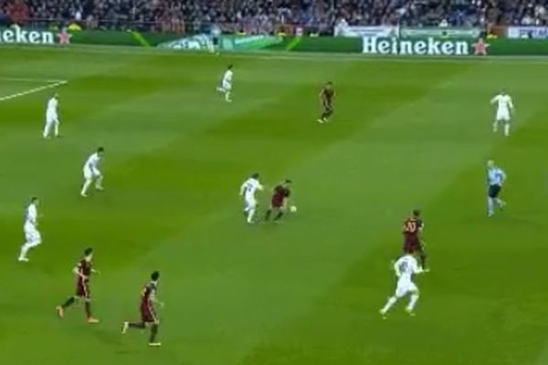 Kada napadate Modrića morate da pazite na noge...nikako ne smeju biti razdvojene! (GIF)