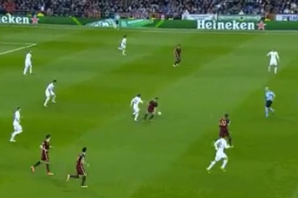 Kada napadate Modrića morate da pazite na noge...nikako ne smeju biti razdvojene! (GIF)