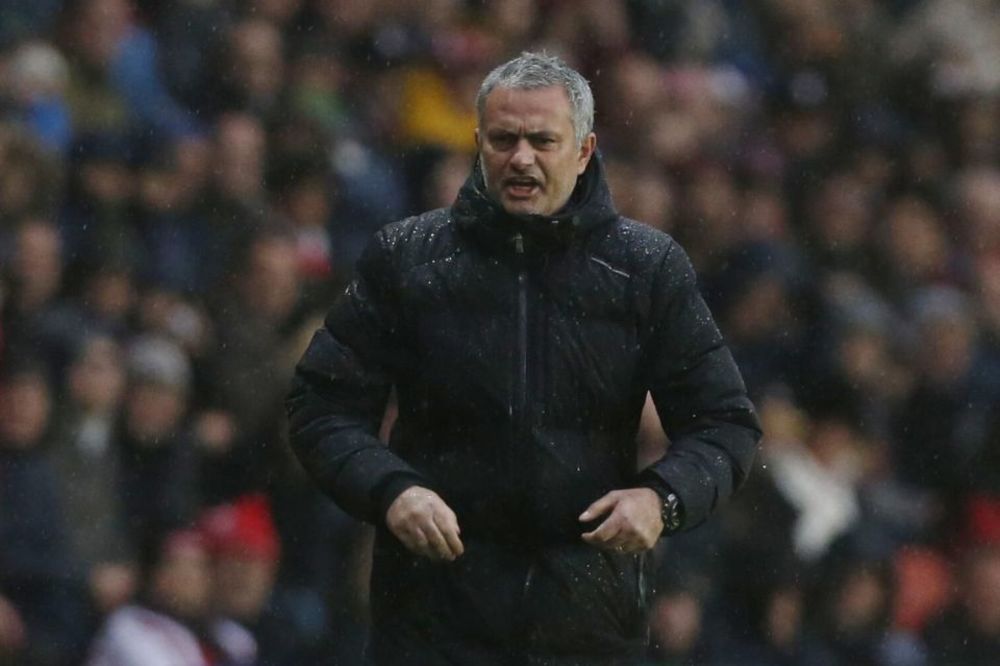 Ako Murinjo dođe na Old Traford, sa njim stiže i srpski reprezentativac!