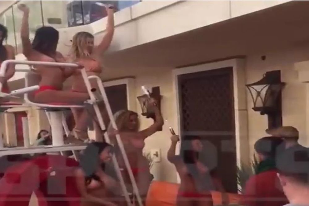 Mekgregor lečio tugu zbog poraza uz 10 fotomodela u bikinijima! (VIDEO)