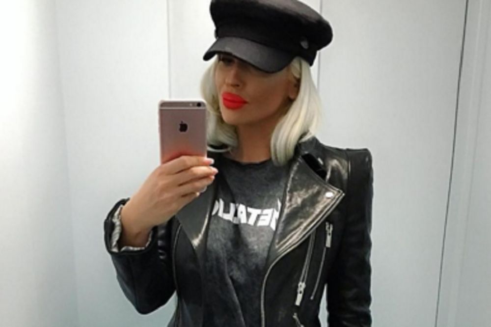 Šta je sad ovo? Još jedan nenormalan autfit JK! Ovo nose samo vanzemaljci i ona! (FOTO)