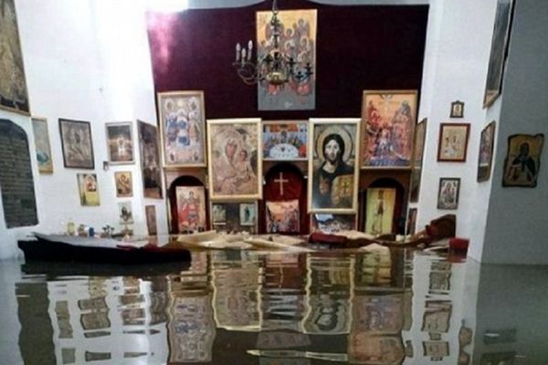 Uništena Gračanica! Zadužbina Nemanjića nestala u poplavama, ikone u blatu