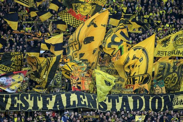 Dva srčana udara na meču Dortmunda: Smrt navijača bacila u senku pobedu Borusije! (VIDEO)