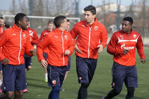 Žurka u Zvezdinoj svlačionici: Ko bolje igra? Donald ili Ristić? (VIDEO)