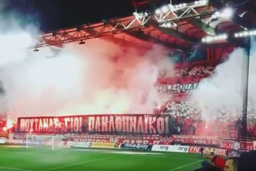 Spektakl navijača Olimpijakosa na atinskom derbiju: Pirejci slavili protiv Panatinaikosa! (VIDEO)