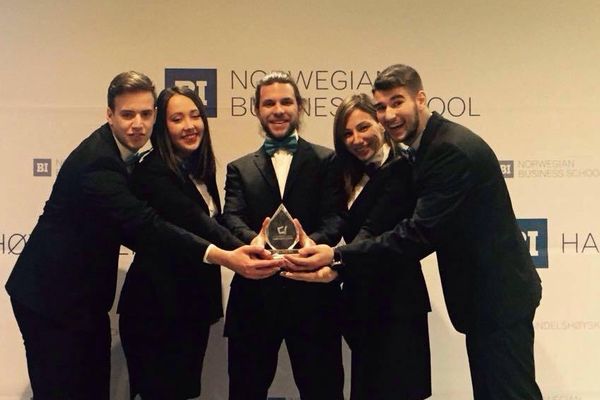 Srbijo, ponosi se njima: Begradski FON-ovci su najbolji na svetu!