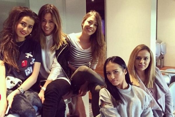 U Junajtedovoj loži sve pucalo od vrelih cica: Da su igrači bar znali ko ih bodri! (FOTO)