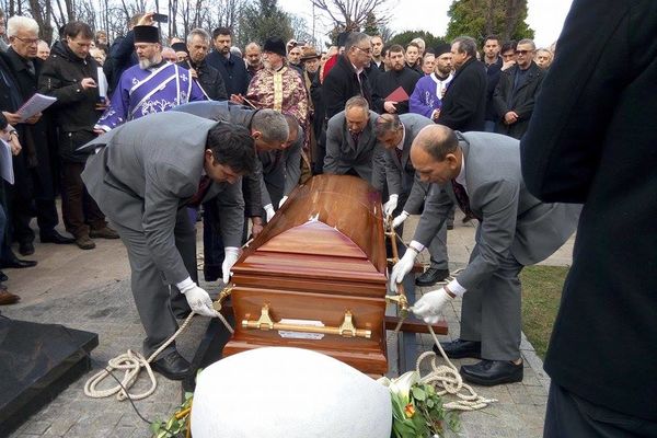 Dan kad je Beograd plakao! Kolone ljudi na Novom groblju, pola grada se oprostilo od Flojda! (FOTO)