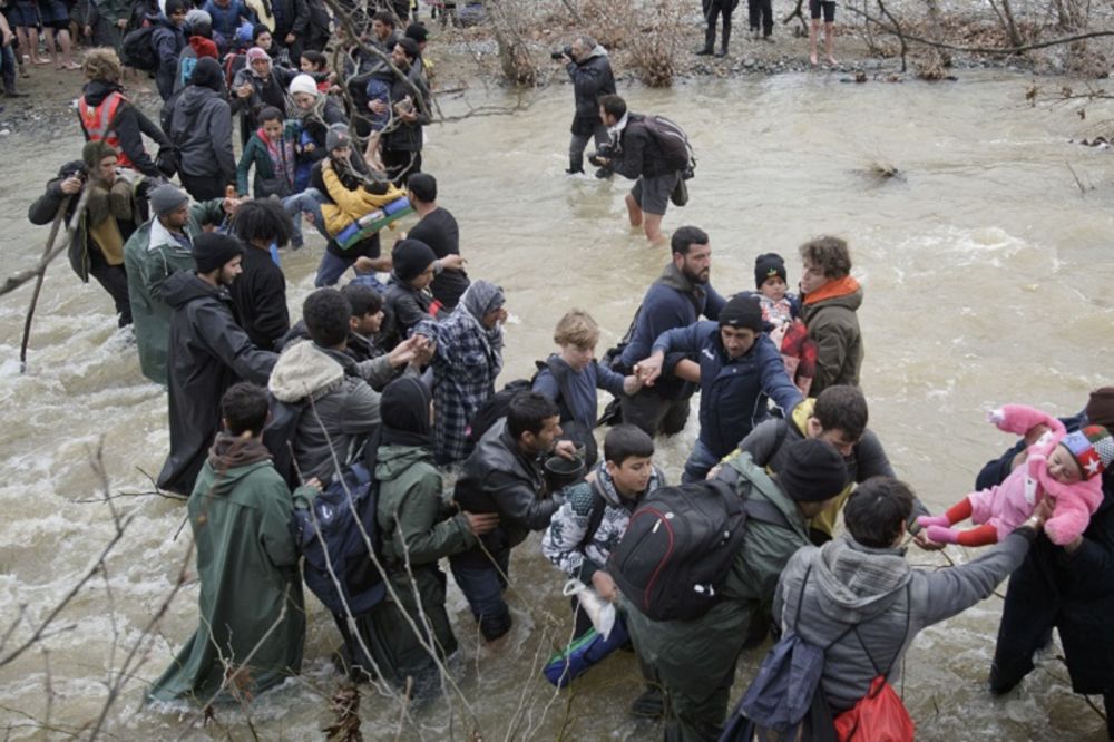 Makedonska granica: Troje migranata se utopilo u reci, među njima i trudnica (FOTO) (VIDEO)