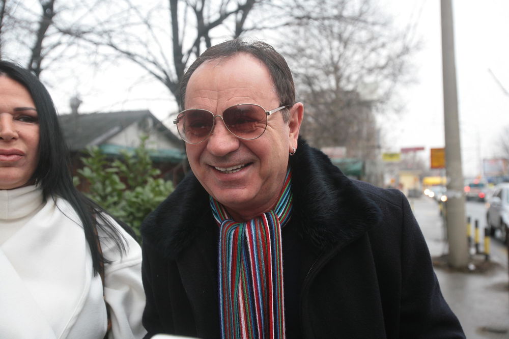 Znojav, go i u grču: Urlikaćete od smeha kad vidite Mileta Kitića u spotu Južnog vetra! (VIDEO)