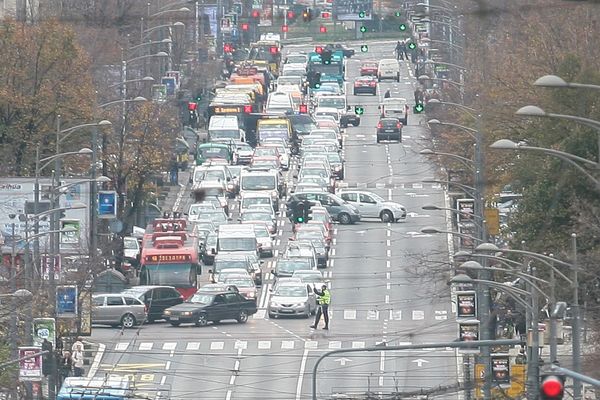 Ludilo u Kneza Miloša i Savskoj: Sarajevska zatvorena za saobraćaj, kolone vozila u susednim ulicama