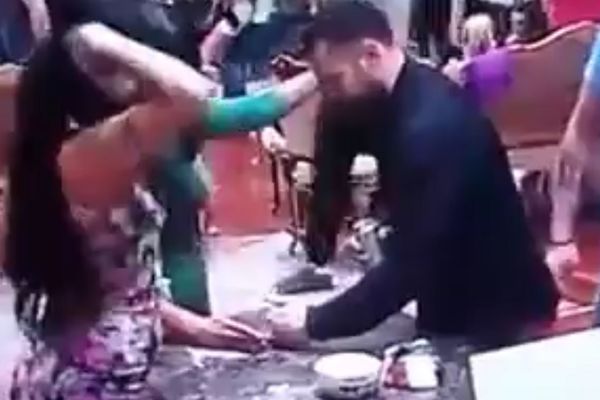 Volim belo, daj crtu! Parovi uživo šmrču kokain? Srbijo, da li je ovo mnogo i za rijaliti?! (VIDEO, 18+)