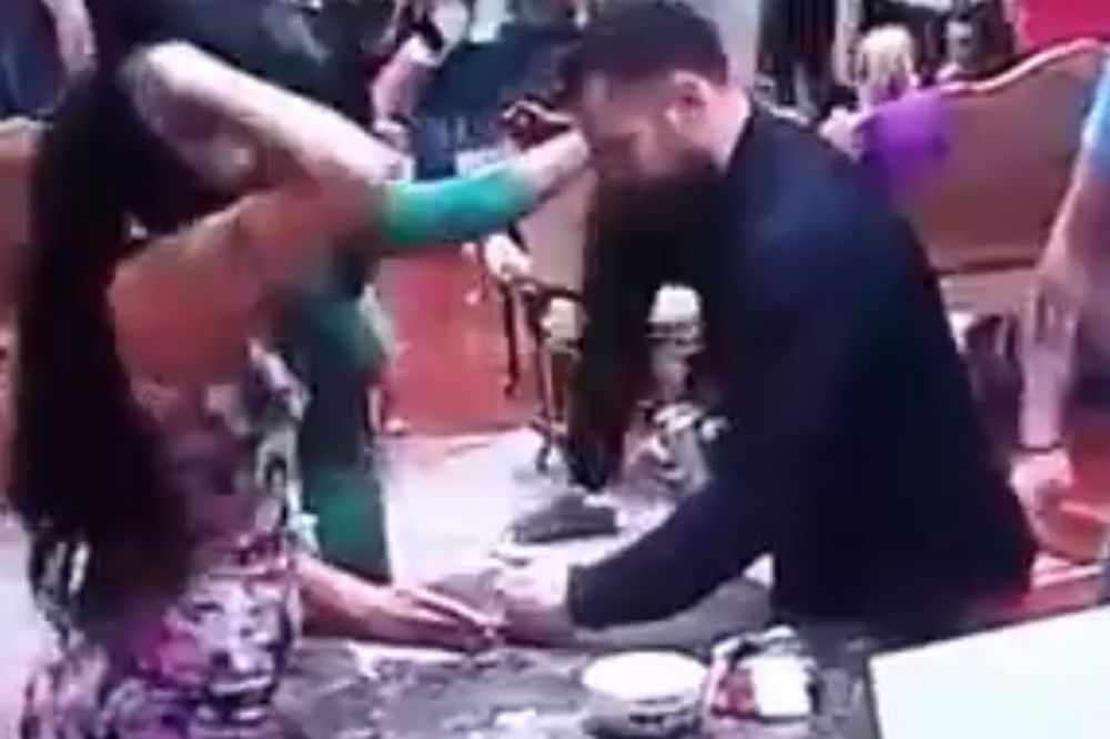 Volim belo, daj crtu! Parovi uživo šmrču kokain? Srbijo, da li je ovo mnogo i za rijaliti?! (VIDEO, 18+)