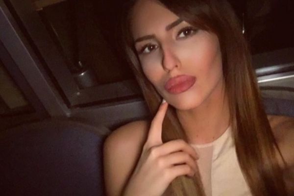 Anastasija obukla beli minić i izbacila guzu! Rezultat? Surovo seksi! (FOTO)