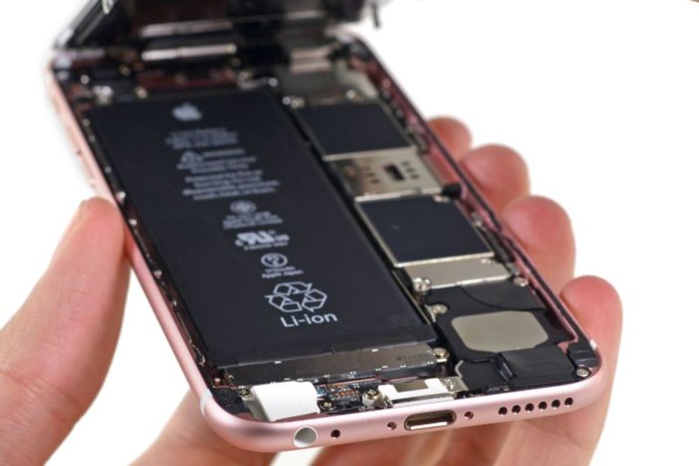 Svi ovako pokušavamo da uštedimo bateriju telefona, a fora uopšte ne pali! (FOTO)