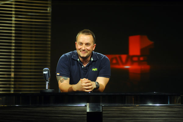 15 godina mlađa, zabavna i prelepa! Ovo je devojka koju Ivan Ivanović krije od javnosti! (FOTO)