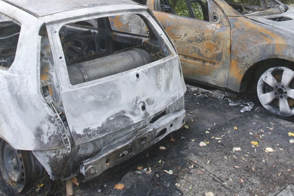 Bizarno: Piroman koji je palio automobile u Novom Sadu je - Englez