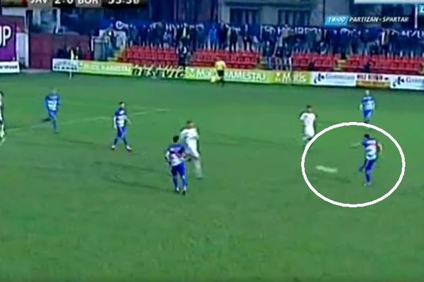 Gol kakav nije viđen u Srbiji: Igrač Borca umalo pocepao mrežu sa 40 metara! (VIDEO)